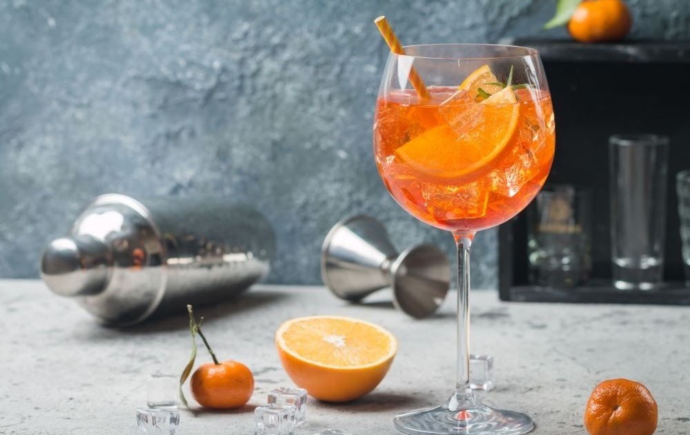 Pengertian & Komponen Cocktail: Minuman Khas Dunia untuk Dinikmati di Hotel