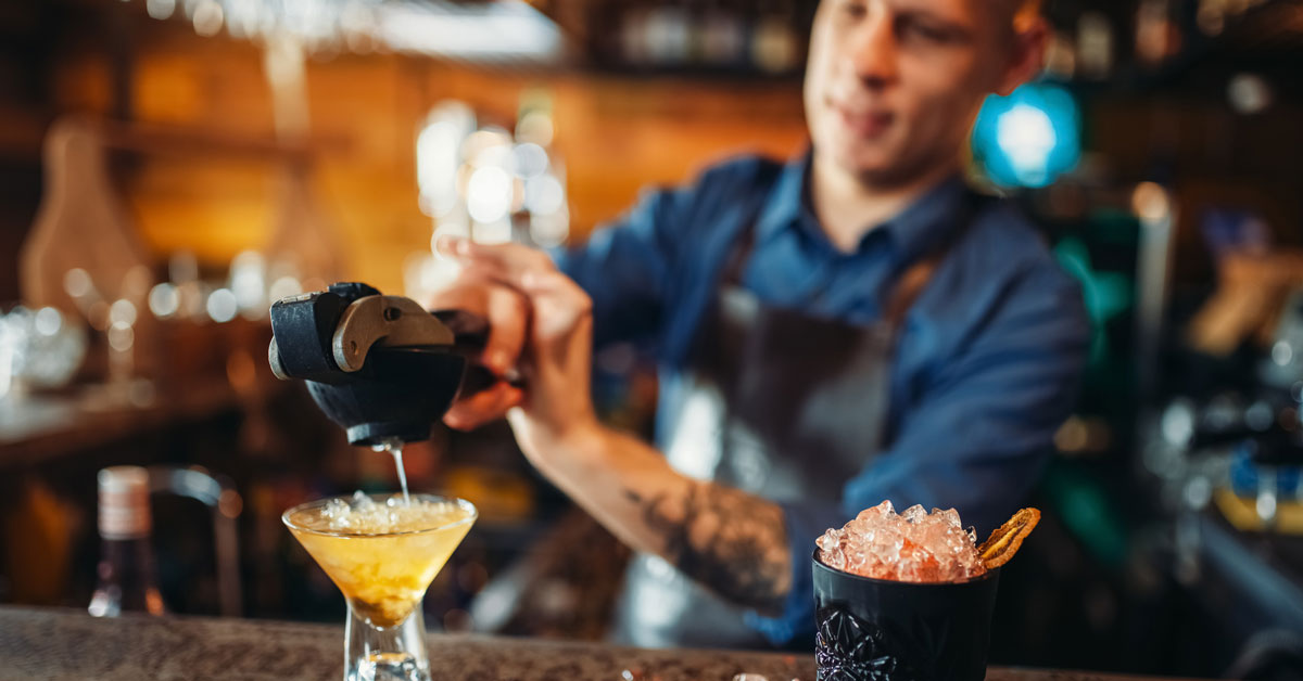 Pengertian dan Peran Bartender dalam Industri Perhotelan