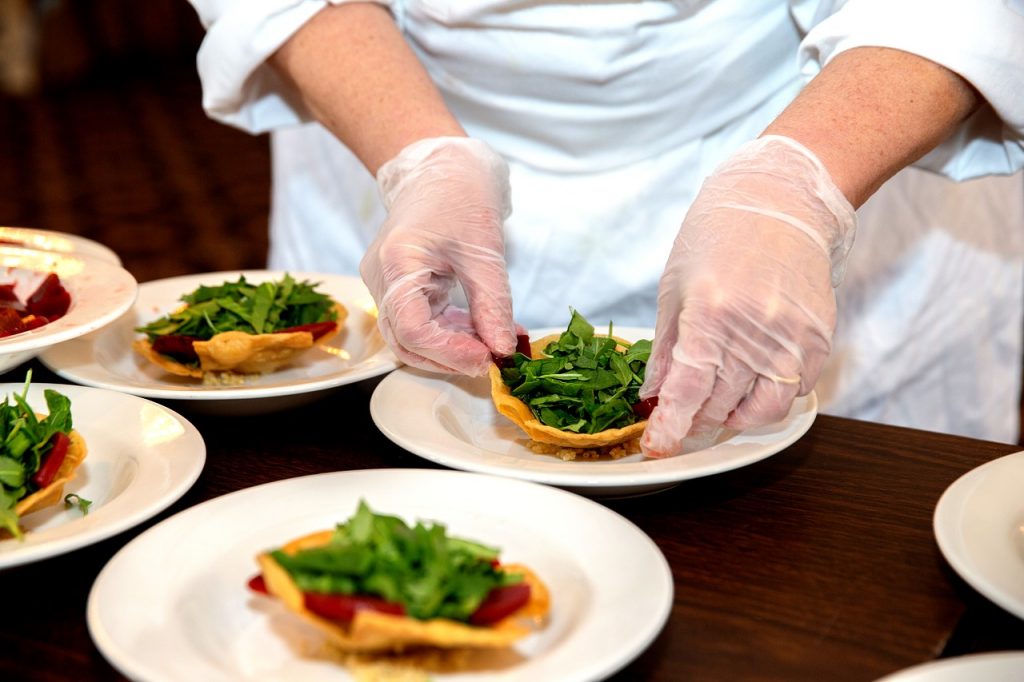 Peran Penting Jenis Pelayanan Restoran dalam Memberikan Pengalaman Makan yang Luar Biasa Kepada Pelanggan